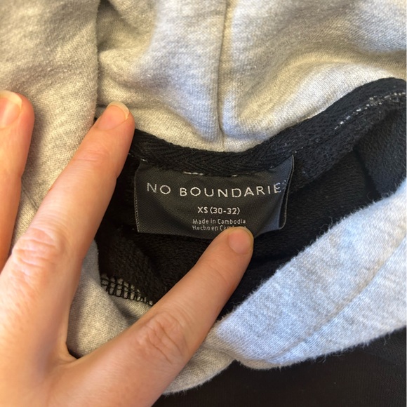 No Boundaries Sweatshirt - Picture 2 of 4
